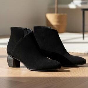 NEW! Antelope Black Textured Ankle Boots sz 6-6.5 (37) 12.13